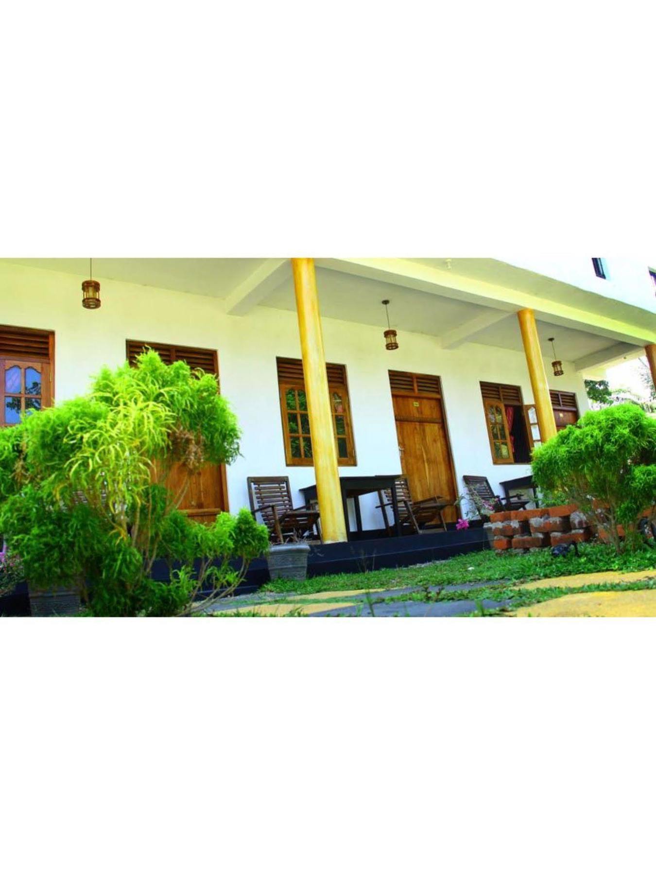 A One Calm Palace Mirissa Exterior photo