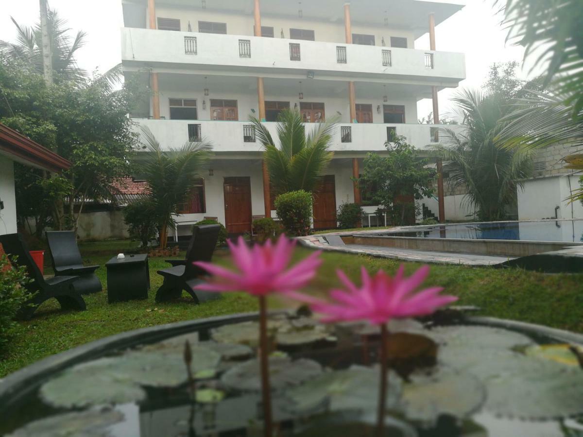 A One Calm Palace Mirissa Exterior photo